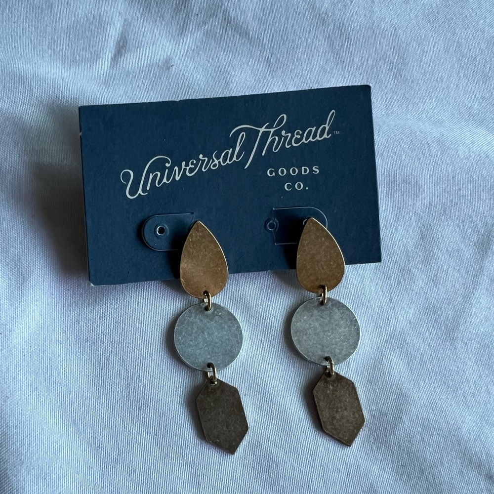 NWT! Universal Thread Three-Toned Earrings